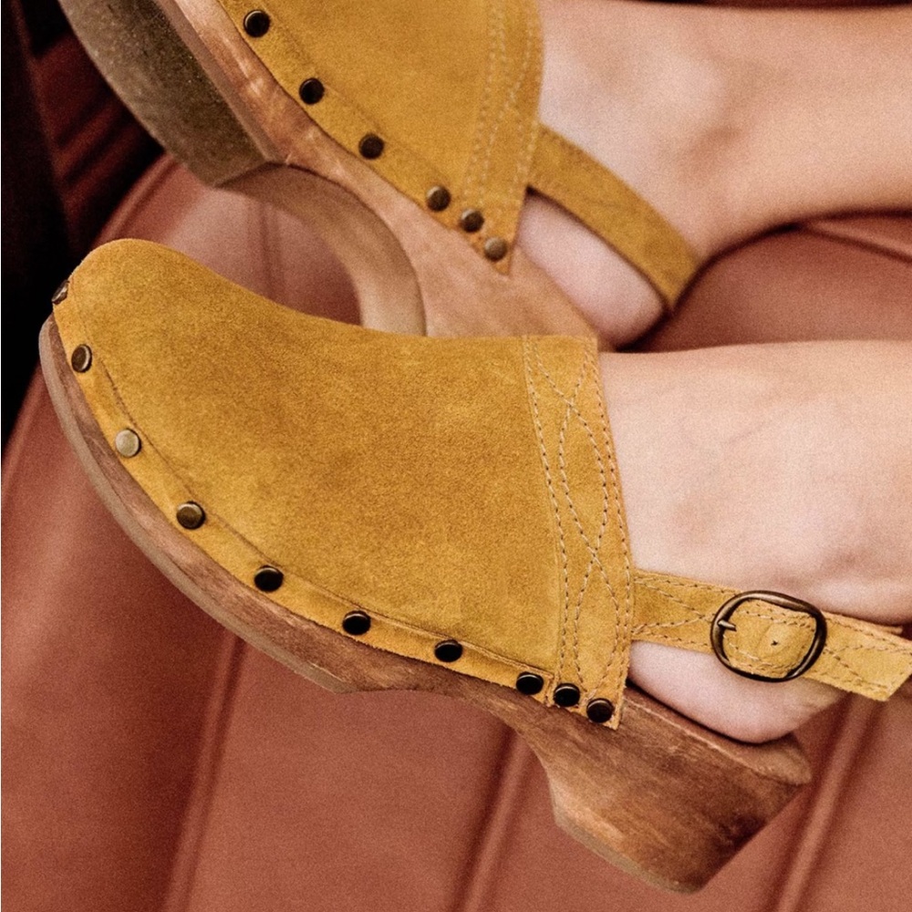 LOW RANI CLOGS in a size 40